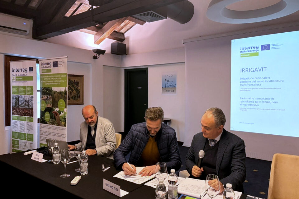 Firma dell’accordo Ita-Slo sull'”Irrigazione razionale e gestione del suolo in viticoltura transfrontaliera”