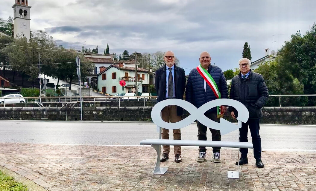 STEELOSA® RAGGIUNGE I CONFINI DELLA PENISOLA: LA PANCHINA SIMBOLO DEL RICICLO CONSAPEVOLE DELL’ACCIAIO ARRIVA A SAGRADO