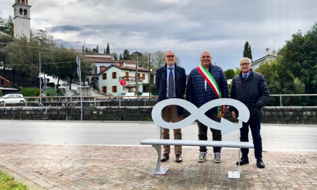 STEELOSA® RAGGIUNGE I CONFINI DELLA PENISOLA: LA PANCHINA SIMBOLO DEL RICICLO CONSAPEVOLE DELL’ACCIAIO ARRIVA A SAGRADO
