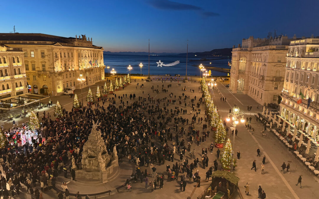 TRIESTE HA ACCESO IL NATALE: IN PIAZZA UNITÀ I CORI E LA CERIMONIA DELLE LUCI ALLA PRESENZA DELLE AUTORITÀ