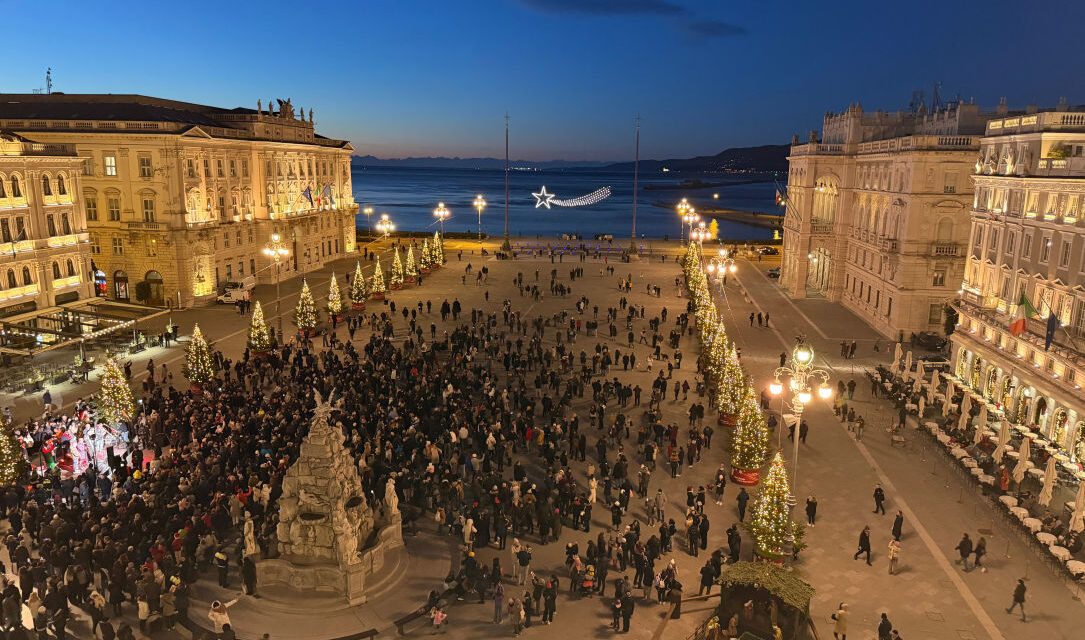 TRIESTE HA ACCESO IL NATALE: IN PIAZZA UNITÀ I CORI E LA CERIMONIA DELLE LUCI ALLA PRESENZA DELLE AUTORITÀ