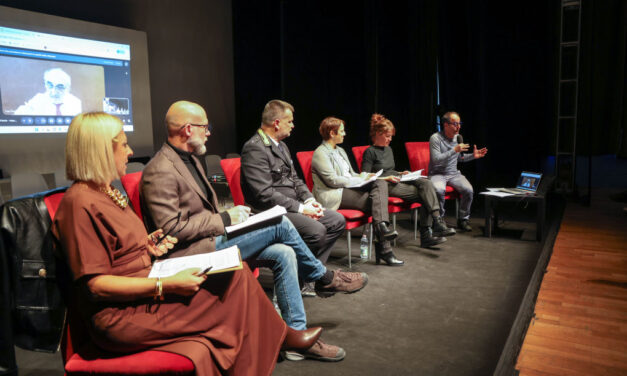 SI È SVOLTA AL TEATRO ROSSETTI, ALL’INTERNO DEL PROGETTO DESTINATO ALLE SCUOLE SECONDARIE DI SECONDO GRADO RIVOLTO A CONTRASTARE IL DISAGIO E LA VIOLENZA IN TUTTE LE SUE DECLINAZIONI, LA TAVOLA ROTONDA DINAMICA: COMPRENDERE E GESTIRE LA VIOLENZA GIOVANILE