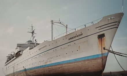 SABATO 15 NOVEMBRE DALLE 11 NELLA SALA DIDATTICA DELLA SEZIONE LLOYD DEL MUSEO DEL MARE, AL MAGAZZINO 26, CONFERENZA STAMPA DI PETER KNEGO, GIORNALISTA E STORICO SPECIALIZZATO IN CROCIERE E NAVIGAZIONE DI LINEA