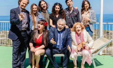 L’attrice triestina Anita Kravos in “Due famiglie, un funerale”: dal 13 novembre al cinema, una commedia da “morire” dal ridere