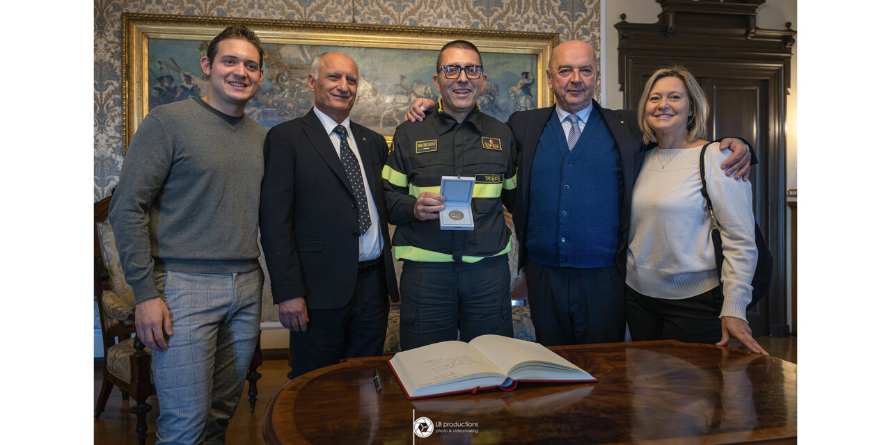 IL SINDACO HA CONFERITO IL SIGILLO TRECENTESCO DELLA CITTÀ DI TRIESTE AL COMANDANTE DEI VIGILI DEL FUOCO DI TRIESTE, ALBERTO MAIOLO