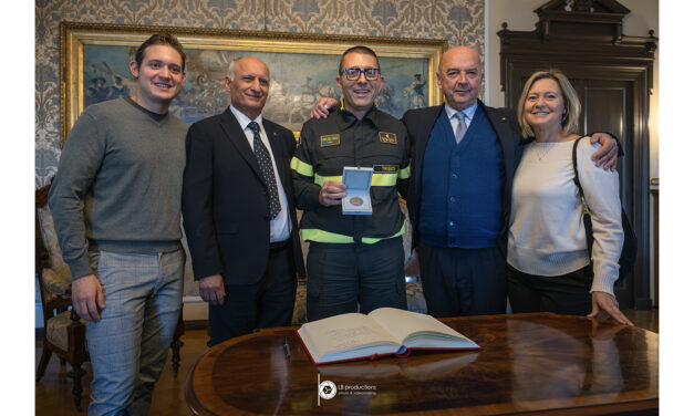 IL SINDACO HA CONFERITO IL SIGILLO TRECENTESCO DELLA CITTÀ DI TRIESTE AL COMANDANTE DEI VIGILI DEL FUOCO DI TRIESTE, ALBERTO MAIOLO