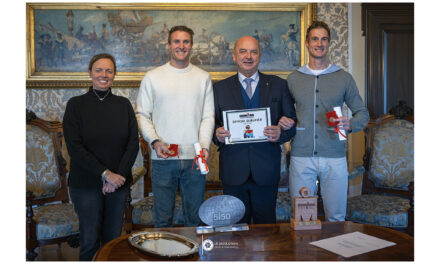 IL SINDACO E L’ASSESSORE ALLO SPORT HANNO CONFERITO UN RICONOSCIMENTO AI TRIATLETI ANDREA E MORENO MAURI