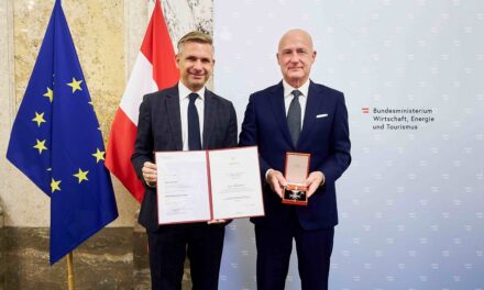 Valter Taranzano, CEO di Nidec AAD, riceve la Grande Onorificenza d’Argento per i servizi resi alla Repubblica d’Austria