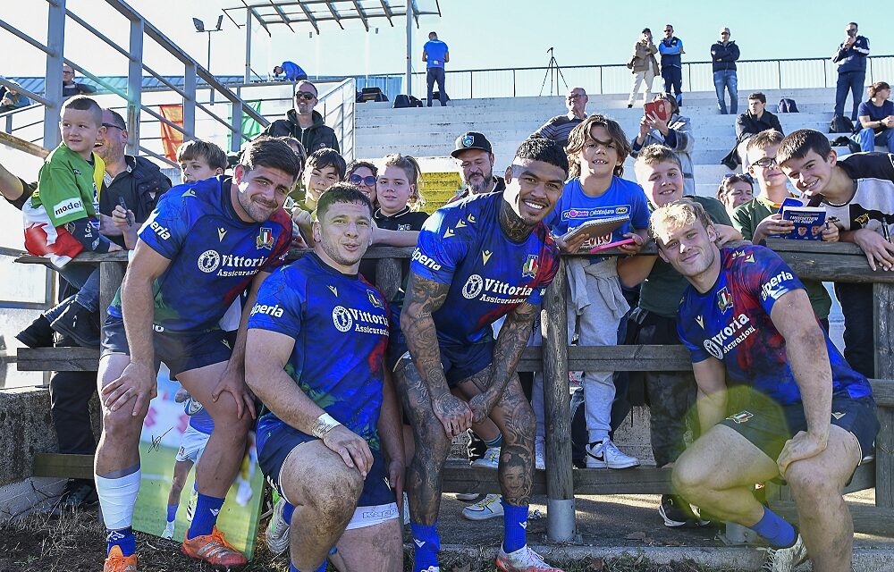 FOTO E AUTOGRAFI: GLI AZZURRI DEL RUGBY RICEVONO L’ABBRACCIO DI UDINE