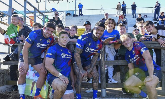 FOTO E AUTOGRAFI: GLI AZZURRI DEL RUGBY RICEVONO L’ABBRACCIO DI UDINE