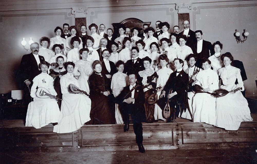 PER I “LUNEDÌ DELLO SCHMIDL” LUNEDÌ 10 NOVEMBRE ALLE ORE 17.30 NELLA SALA BOBI BAZLEN DI PALAZZO GOPCEVICH INCONTRO DEDICATO ALLA PRESENTAZIONE DEL “MANDOLINO FERNANDO DEL PERUGIA”