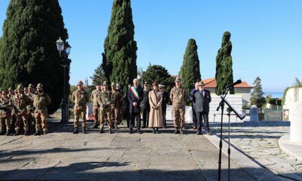 “SETTIMANA DEL CAPPELLO ALPINO”: ALZABANDIERA E CERIMONIA DI BENVENUTO AGLI ALPINI SUL COLLE DI SAN GIUSTO