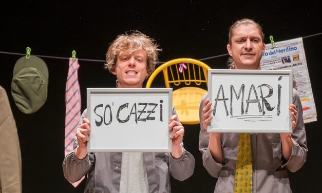 “LA SPARANOIA” DI E CON NICCOLÒ FETTARAPPA E LORENZO GUERRIERI PRIMO APPUNTAMENTO DELLA SEZIONE “NUOVE SCRITTURE” DELLA PROGRAMMAZIONE DI PROSA 2025/2026 DEL TEATRO VERDI DI PORDENONE