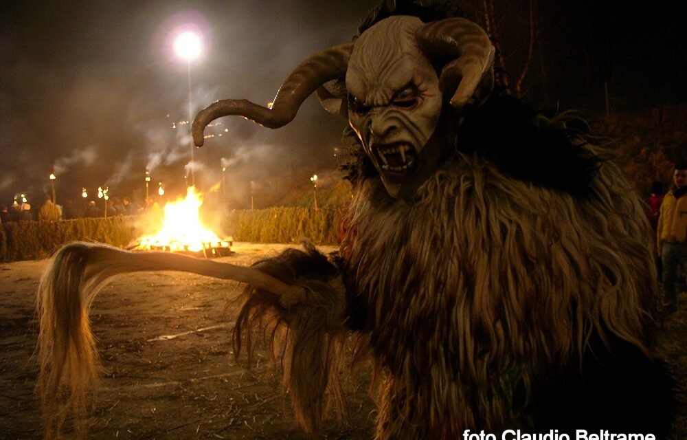 S. Nicolò e i Krampus: a Tarvisio il 5 dicembre la tradizione prende vita tra fuoco, leggende e comunità