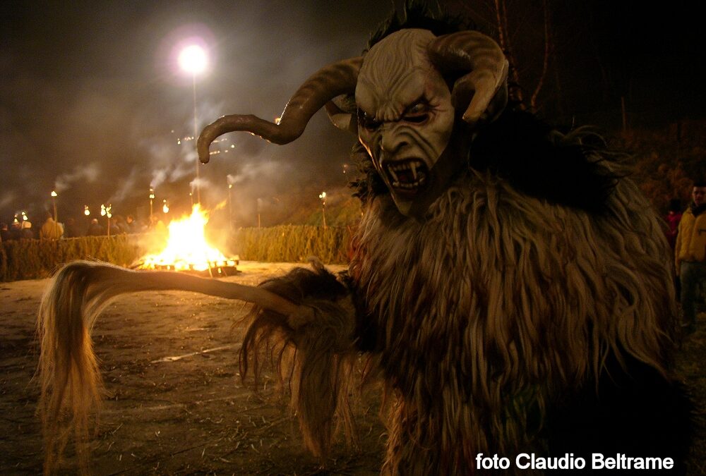 S. Nicolò e i Krampus: a Tarvisio il 5 dicembre la tradizione prende vita tra fuoco, leggende e comunità