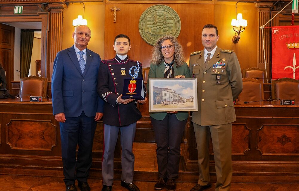 IL VICESINDACO SERENA TONEL HA RICEVUTO NELLA SALA DEL CONSIGLIO COMUNALE GLI STUDENTI DELLA SCUOLA MILITARE TEULIÈ, IN VISITA DIDATTICA A TRIESTE