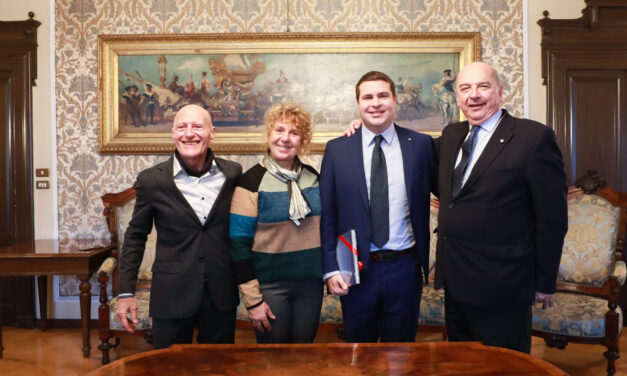 TIZIANO BERNARD,  TRIESTINO ELETTO MIGLIOR ISTRUTTORE DI VOLO DEGLI STATI UNITI D’AMERICA LA SCORSA PRIMAVERA, È STATO RICEVUTO DAL SINDACO