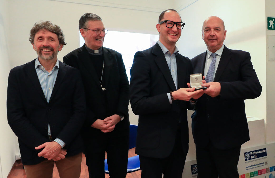 IL SINDACO HA CONFERITO LA MEDAGLIA BRONZEA DEL COMUNE ALLE ACLI PROVINCIALI DI TRIESTE NELLA RICORRENZA DELL’80° ANNIVERSARIO DI FONDAZIONE