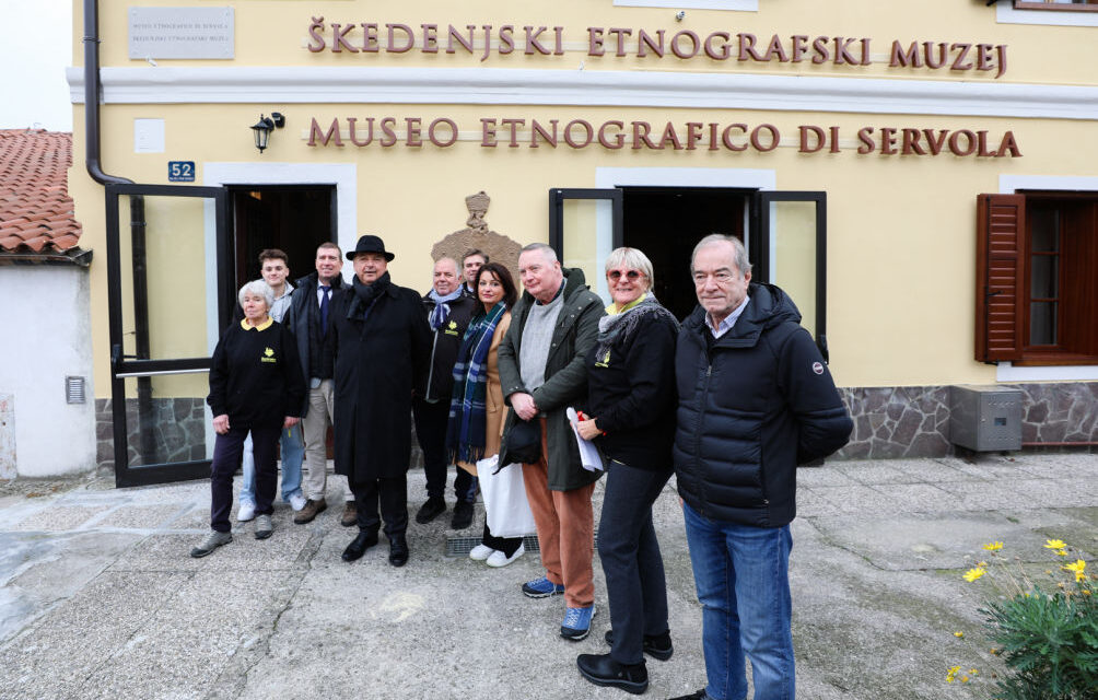 IL SINDACO DIPIAZZA HA CONFERITO UN PICCOLO RICONOSCIMENTO AL MUSEO ETNOGRAFICO DI SERVOLA