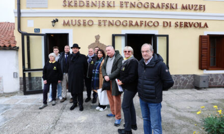 IL SINDACO DIPIAZZA HA CONFERITO UN PICCOLO RICONOSCIMENTO AL MUSEO ETNOGRAFICO DI SERVOLA