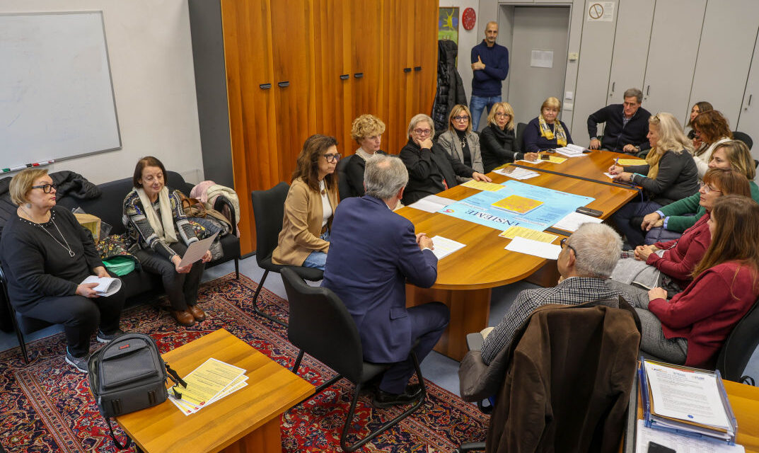 L’ASSESSORATO ALLE POLITICHE SOCIALI DEL COMUNE DI TRIESTE E LA RETE DEI SOGGETTI DEL TERZO SETTORE PRESENTANO IL CALENDARIO DELLE INIZIATIVE NATALIZIE DEDICATE ALLE PERSONE ANZIANE DELLA CITTÀ