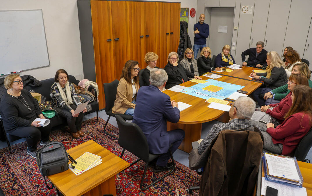L’ASSESSORATO ALLE POLITICHE SOCIALI DEL COMUNE DI TRIESTE E LA RETE DEI SOGGETTI DEL TERZO SETTORE PRESENTANO IL CALENDARIO DELLE INIZIATIVE NATALIZIE DEDICATE ALLE PERSONE ANZIANE DELLA CITTÀ