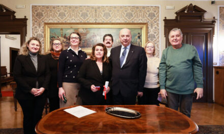 IL SINDACO HA CONFERITO UN RICONOSCIMENTO A JUDITH MOURA DE OLIVEIRA, GIÀ CONSOLE ONORARIO DEL BRASILE A TRIESTE E FONDATRICE DELL’ASSOCIAZIONE ACB RAIZES DO BRASIL E DEL MONDO