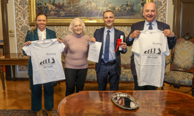 IL SINDACO HA CONSEGNATO UN RICONOSCIMENTO AL JUDO CLUB KEN OTANI IN OCCASIONE DEL 50º ANNIVERSARIO DI FONDAZIONE