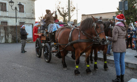 BABBO NATALE È ARRIVATO AD OPICINA IN CARROZZA