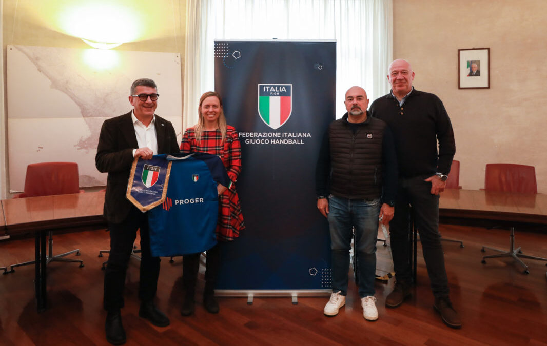 PRESENTATO LO STAGE DELLA NAZIONALE ITALIANA DI PALLAMANO E LA PARTITA ITALIA-ROMANIA IN PROGRAMMA IL 6 GENNAIO 2026