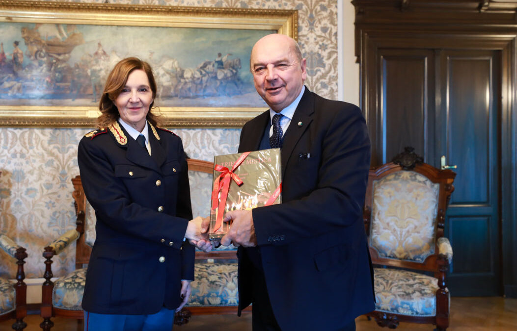 IN MUNICIPIO VISITA DI COMMIATO DEL DIRIGENTE DEL COMPARTIMENTO POLIZIA FERROVIARIA DEL FRIULI VENEZIA GIULIA, GRAZIELLA COLASANTO