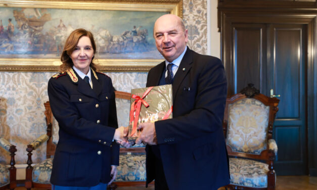 IN MUNICIPIO VISITA DI COMMIATO DEL DIRIGENTE DEL COMPARTIMENTO POLIZIA FERROVIARIA DEL FRIULI VENEZIA GIULIA, GRAZIELLA COLASANTO