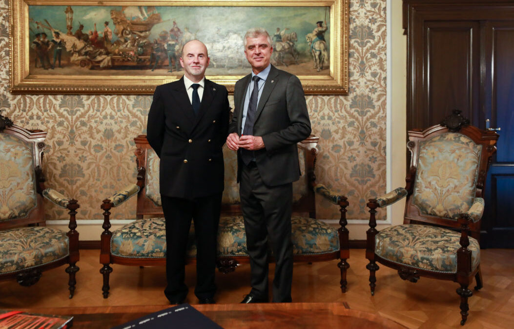 L’ASSESSORE DE BLASIO HA PREMIATO IL GIOVANE PILOTA TRIESTINO GREGORIO CLAUDIO DE POLO SAIBANTI