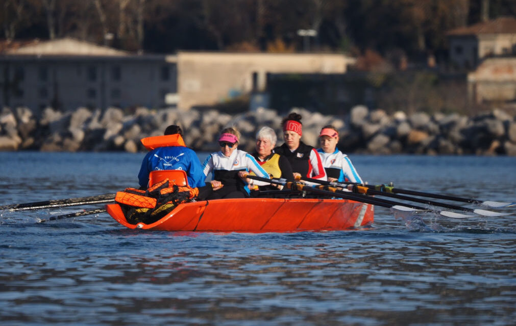 Trieste, spettacolo sul mare: la Borin Coastal Rowing Race accende il golfo