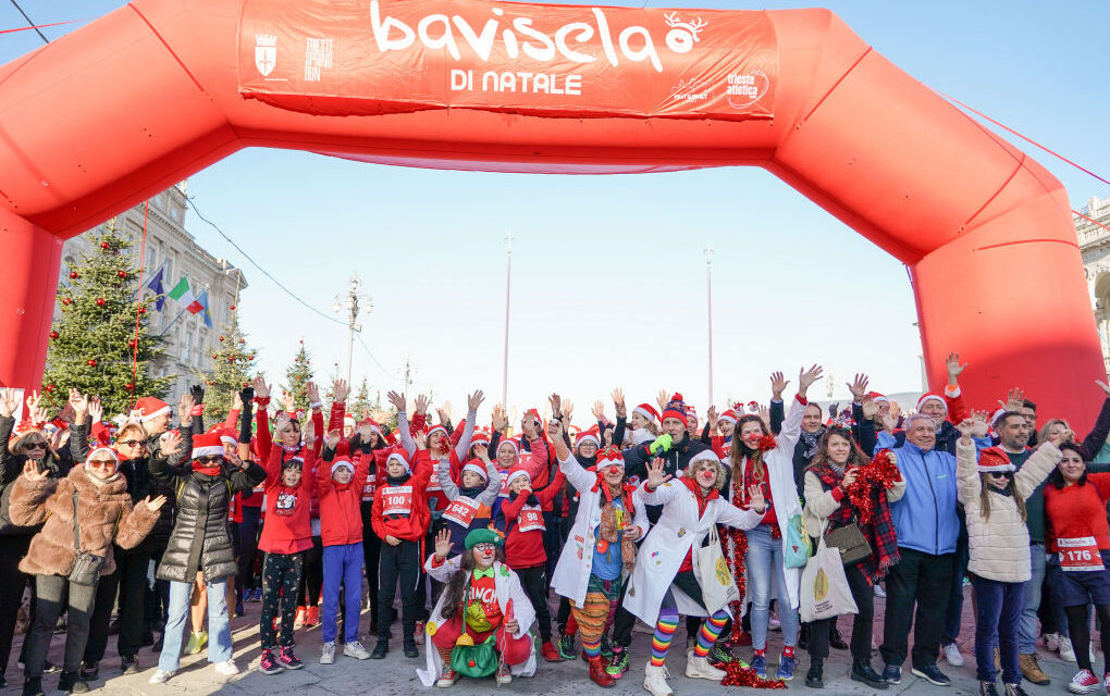 Bavisela di Natale 2025: oltre 1.300 partecipanti in Piazza Unità d’Italia