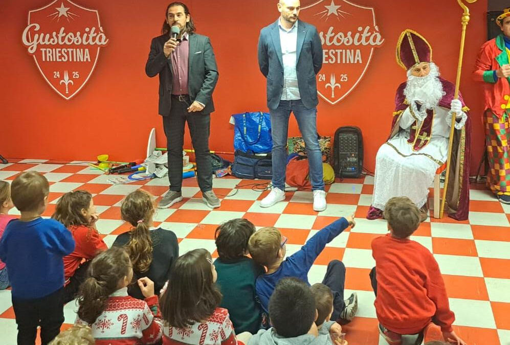 SAN NICOLO’ SI PRESENTA PUNTUALE CON I SUOI DONI PER I BAMBINI DELL’ARAC E DEL S.A.P.