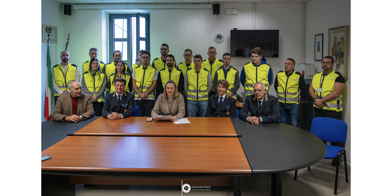 L’ASSESSORE ALLE POLITICHE DELLA SICUREZZA CITTADINA, CATERINA DE GAVARDO HA PRESENTATO I 16 NUOVI AGENTI DELLA POLIZIA LOCALE