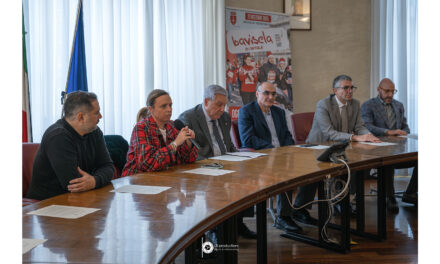 PRESENTATA LA “BAVISELA DI NATALE 2025”: TUTTO IL RICAVATO ALLA FONDAZIONE BURLO GAROFOLO