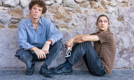 INNESTI-CONNESSIONI TEATRALI AFFATTO PREVEDIBILI: “SCEMI DEL VILLAGGIO” CON FATTARAPPA/GUERRIERI ALLA SALA BERGAMAS A GRADISCA