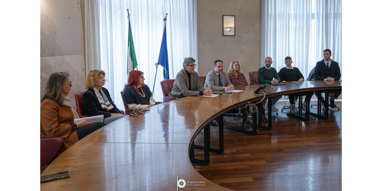 SUCCESSO DEI FACILITATORI DIGITALI AL SERVIZIO DEL CITTADINO: PROROGATO FINO A GIUGNO 2026 IL PROGETTO “FVG COMUNITÀ DIGITALE”