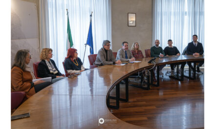 SUCCESSO DEI FACILITATORI DIGITALI AL SERVIZIO DEL CITTADINO: PROROGATO FINO A GIUGNO 2026 IL PROGETTO “FVG COMUNITÀ DIGITALE”