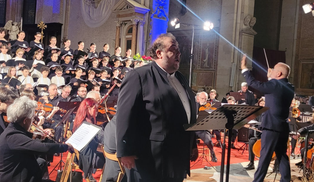 AUTUNNO MUSICALE 2025: LA CITTÀ DI TREVISO ABBRACCIA FABIO SARTORI, OLTRE 2.500 PERSONE AL TEMPIO DI SAN NICOLÒ DI TREVISO PER CHRISTMAS CAROLS
