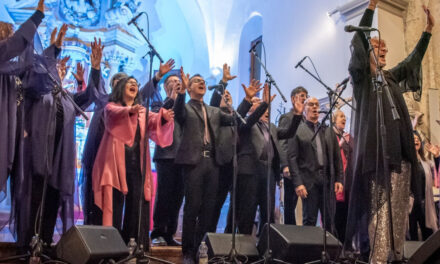 UN NATALE CON L’ENERGIA DEL GOSPEL AMERICANO: A TAVAGNACCO LA VOCE DI TRINI LOPEZ MASSIE