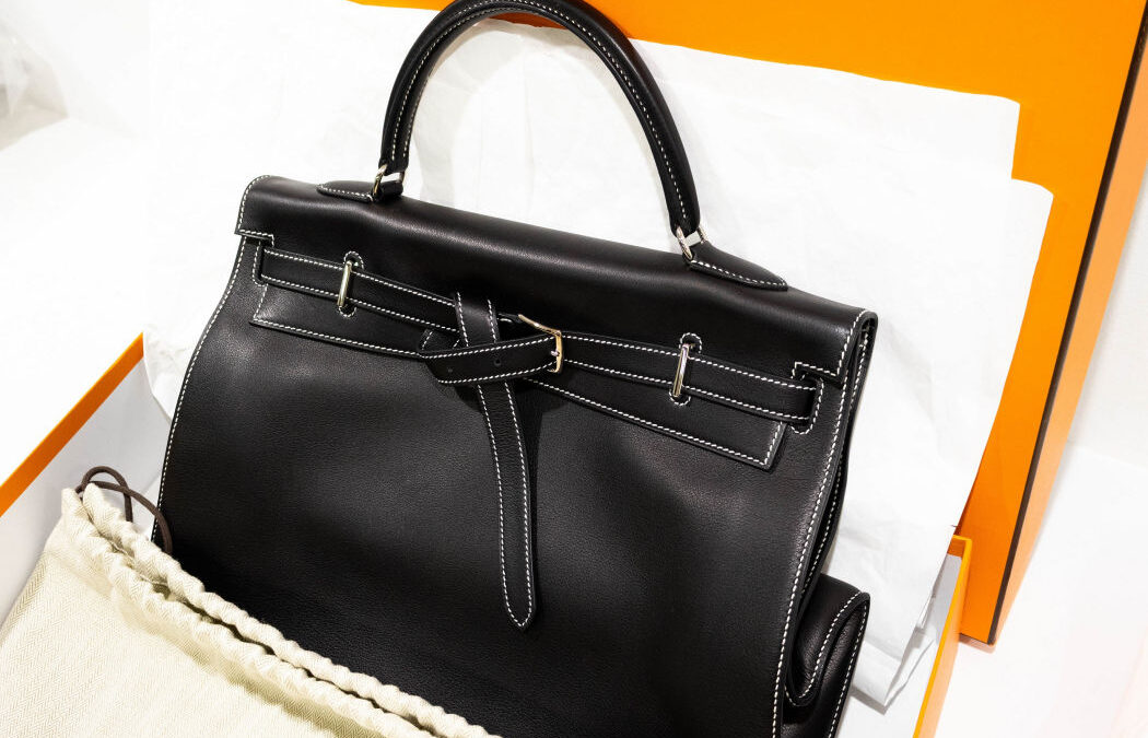 NATALE IN ANTICIPO: ALL’ASTA DUE ICONE DEL LUSSO, UNA BORSA KELLY HERMES LIMITED EDITION E UN BRACCIALE DI DIAMANTI A FASCIA DI ALTA GIOIELLERIA