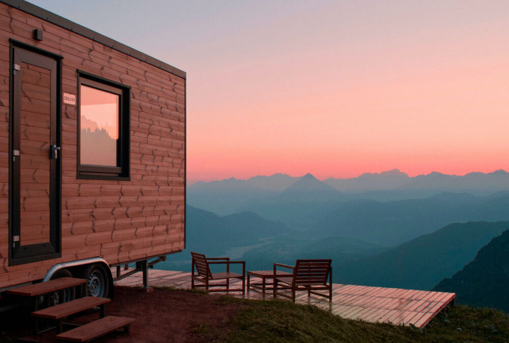 Uomo e Natura: lo studio dell’Università di Trento e Friland (6.000 ore di sperimentazione) conferma che una sola notte nel verde riduce lo stress e migliora il benessere