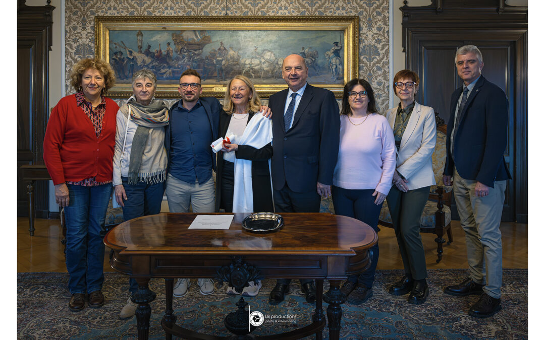 IL SINDACO DIPIAZZA HA CONFERITO UN RICONOSCIMENTO A CONSUELO LOUVIER