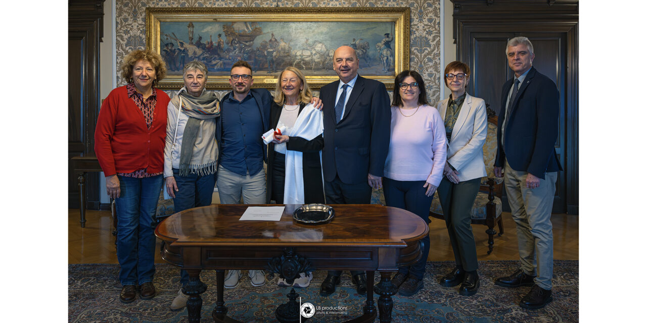 IL SINDACO DIPIAZZA HA CONFERITO UN RICONOSCIMENTO A CONSUELO LOUVIER