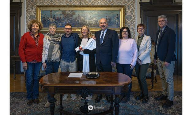 IL SINDACO DIPIAZZA HA CONFERITO UN RICONOSCIMENTO A CONSUELO LOUVIER