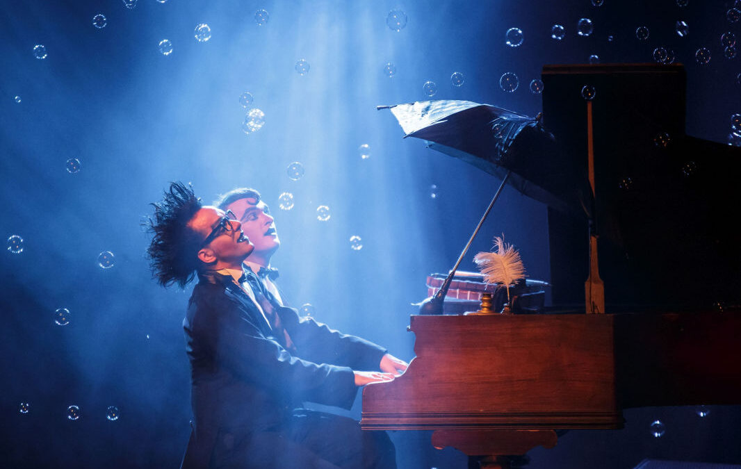 LES VIRTUOSES: il 2026 dell’ERT si apre con la tournée dei fratelli Cadez, musicisti e maghi