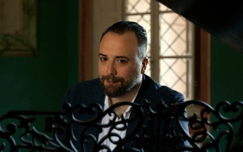 RAPHAEL GUALAZZI live il 28 dicembre a Udine al Teatro Nuovo Giovanni da Udine (con Orchestra)